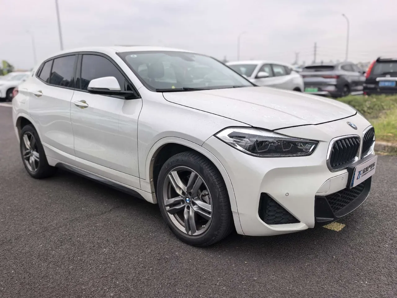 BMW 2022 X2 sDrive25i 2.0T M off-road set automatic gear 2