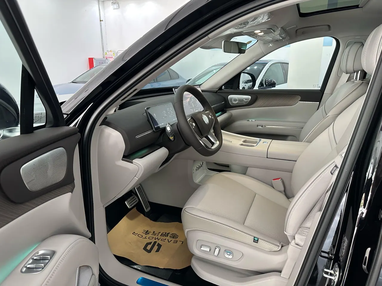 Leapmotor 2026 D 19 500 Zhizun Edition 6-seat Automatic Gear 4