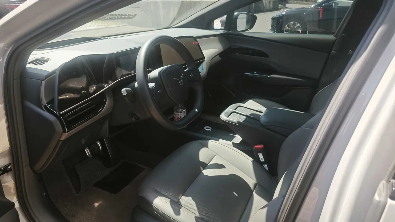 HongQi 2025 EH 7 640 4-wheel drive intelligent automatic gear 5