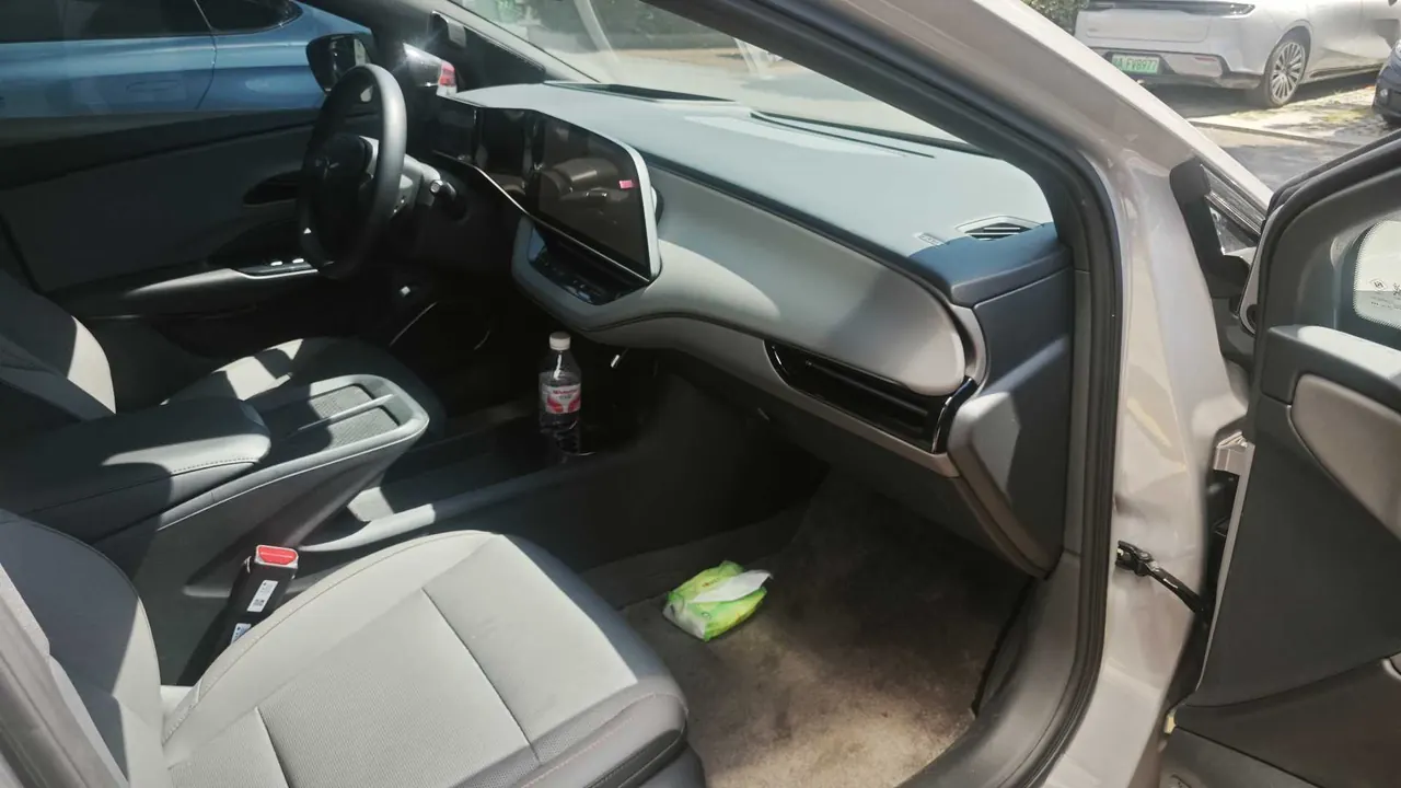 HongQi 2025 EH 7 640 4-wheel drive intelligent automatic gear 6