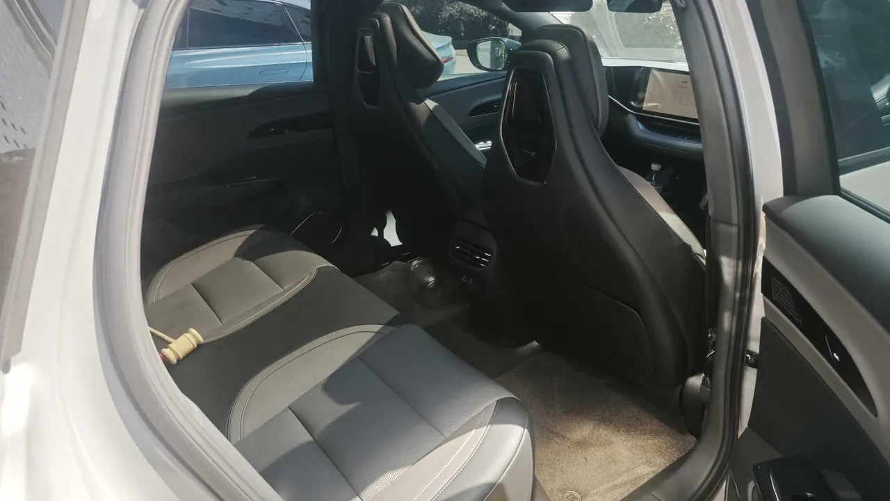 HongQi 2025 EH 7 640 4-wheel drive intelligent automatic gear 7