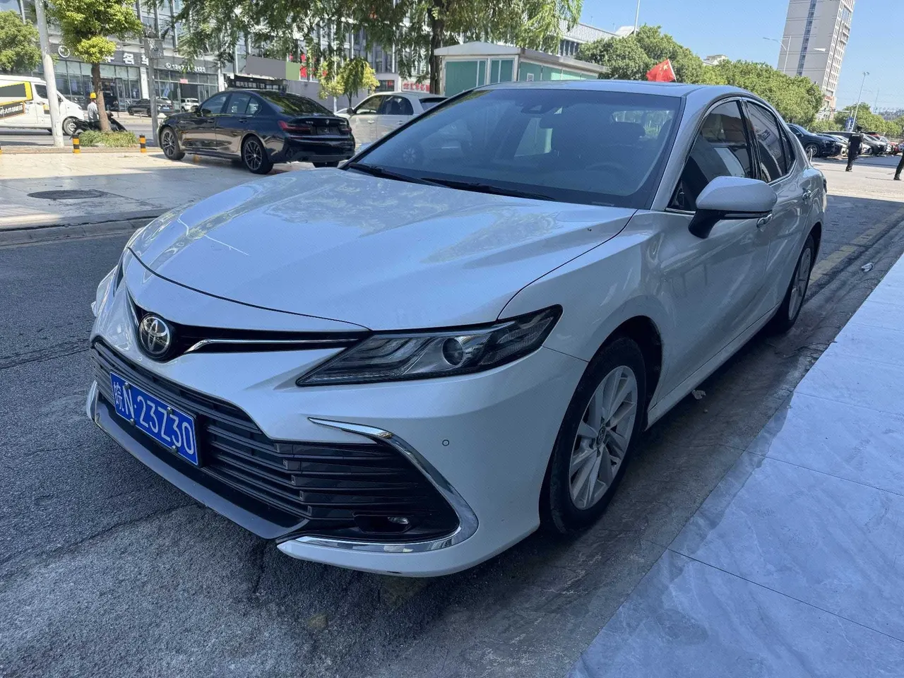 Открыть галерею: Toyota 2021 Camry 2.0G Stepless Deluxe Edition Automatic Gear