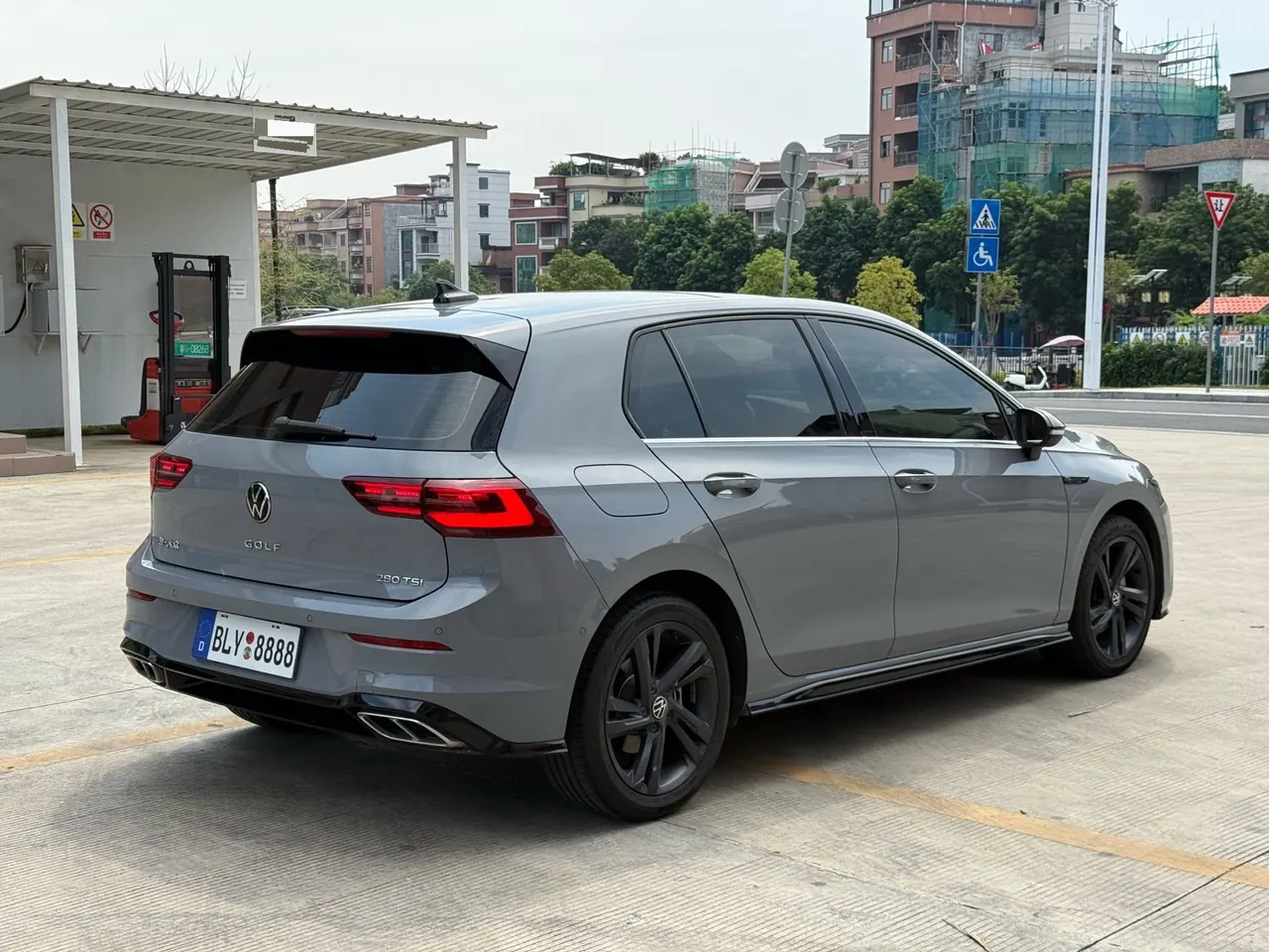 Volkswagen 2021 Golf 8 R-Line 1.4TSI 280TSI Automatic 13