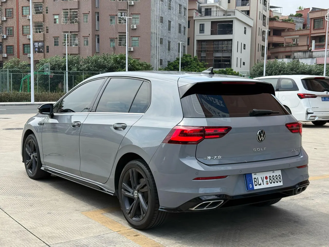 Volkswagen 2021 Golf 8 R-Line 1.4TSI 280TSI Automatic 3