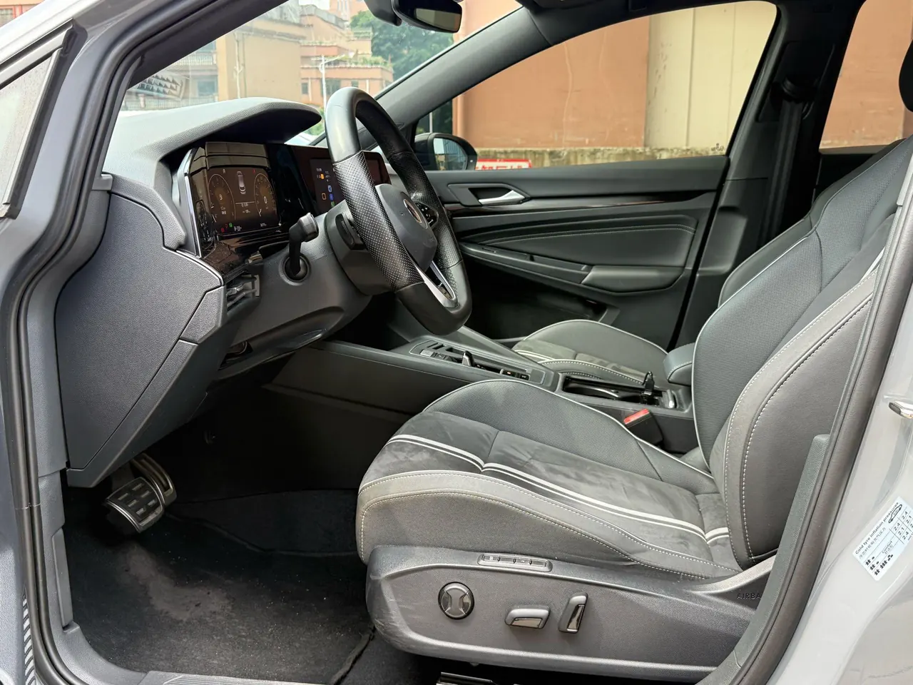 Volkswagen 2021 Golf 8 R-Line 1.4TSI 280TSI Automatic 5