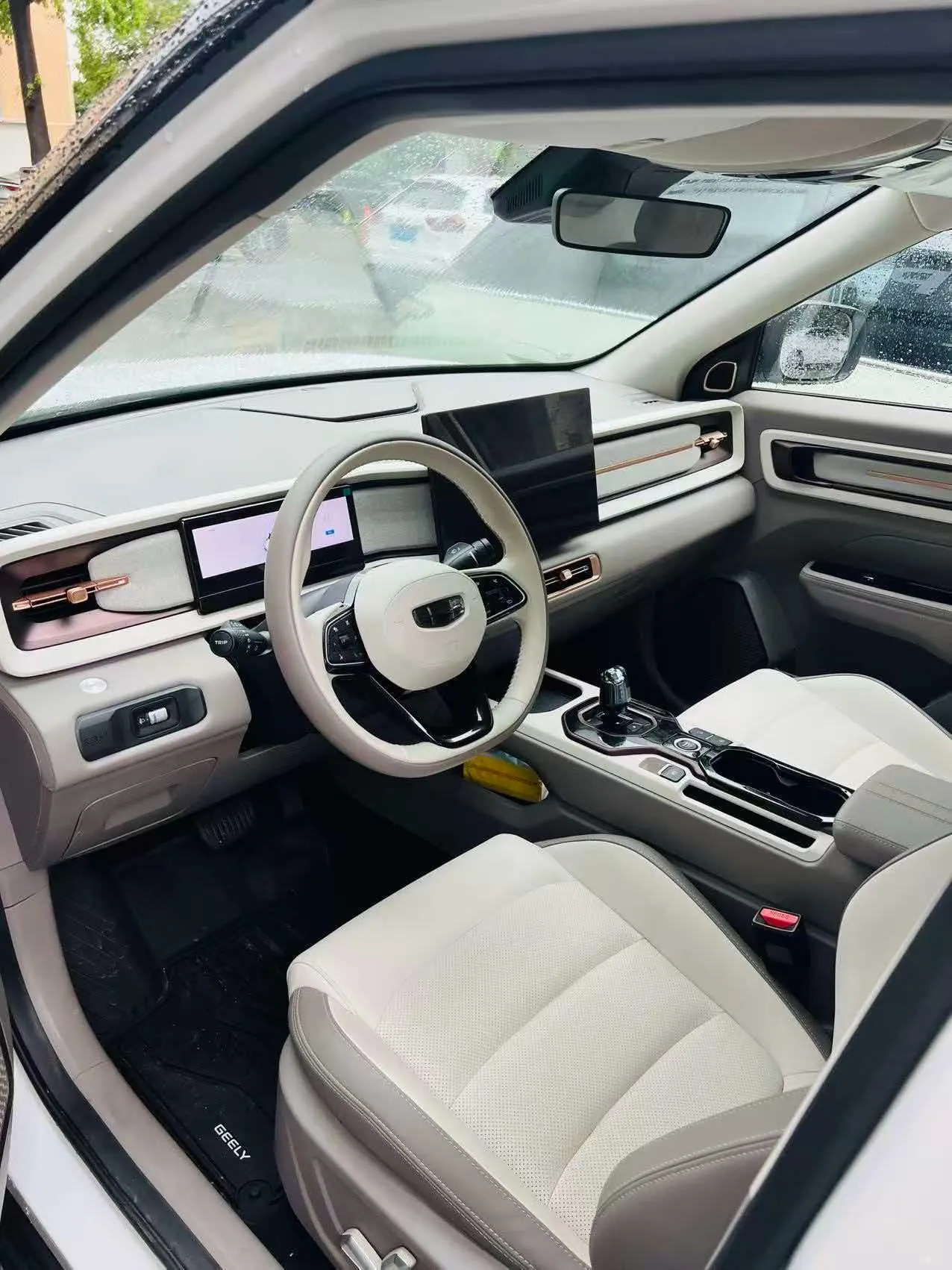 Geely 2026 model Icon 1.5TD Chocolate Elegant Edition, automatic transmission 3