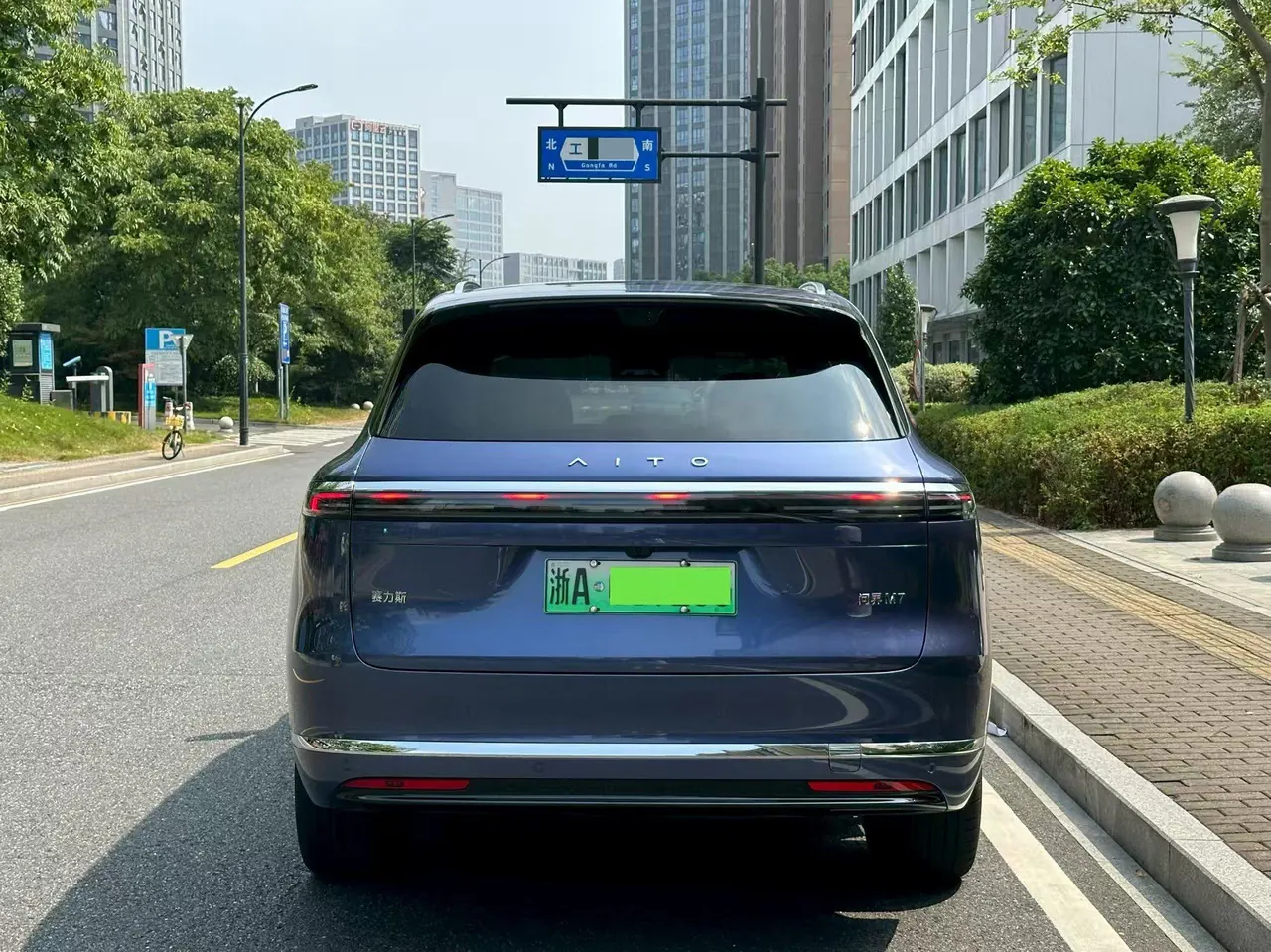 AITO 2026 AITO M7 extended range Ultra 4-wheel drive version 5 (192-line laser Radar) automatic gear 3