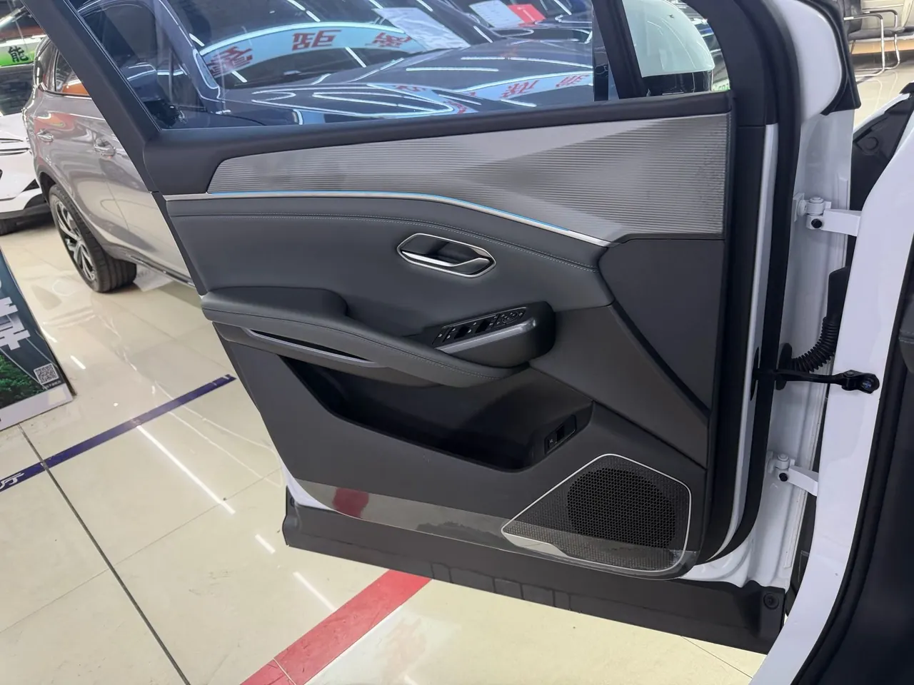 BYD 2026 Song L DM-i 1.5 Stepless 200KM Exceed Automatic Transmission 11