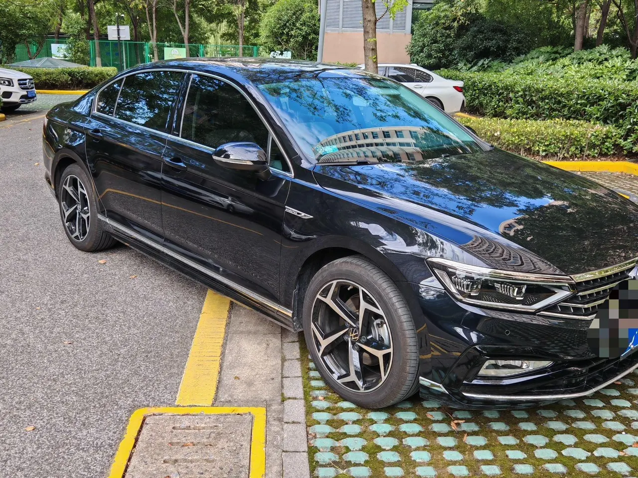 Volkswagen 2024 Magotan 2.0TSI 330TSI 2 million luxury automatic gear 3