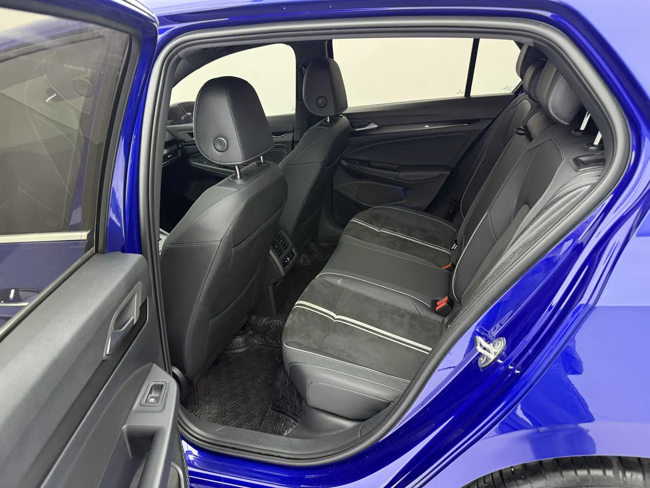 Volkswagen 2021 Golf 8 R-Line 1.4TSI 280TSI Automatic 10