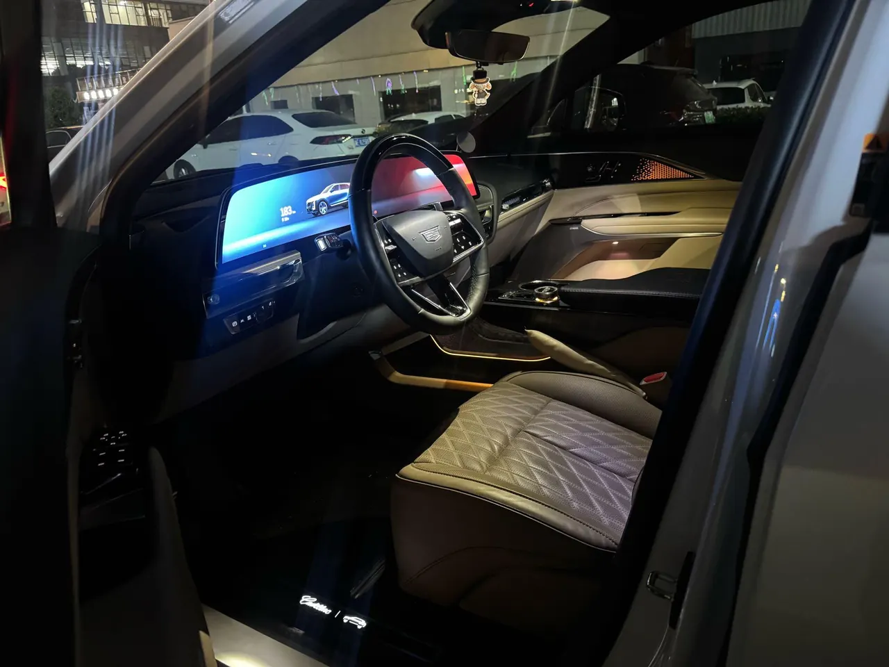 Cadillac 2022 LYRIQ (Sharp Song) Rear Drive Long Endurance Premium Edition Automatic Gear 5