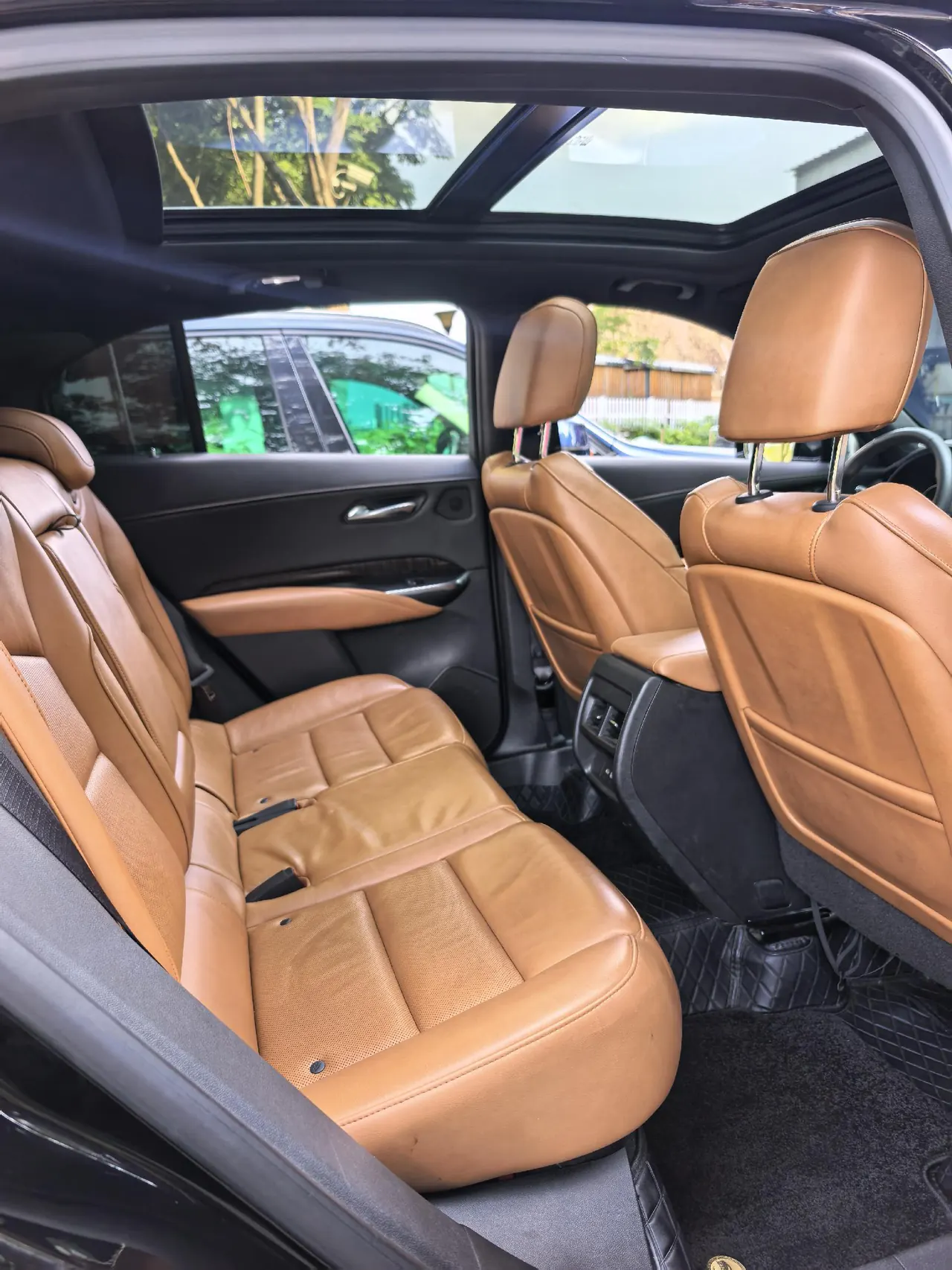 Cadillac 2022 XT4 48V 2.0T 28T two-wheel drive distinguished automatic gear 10