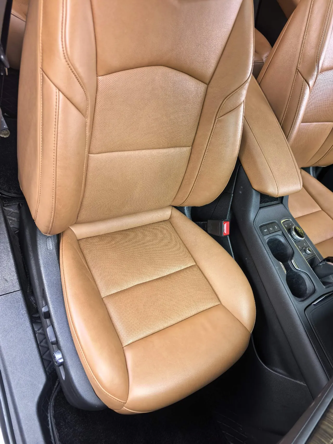 Cadillac 2022 XT4 48V 2.0T 28T two-wheel drive distinguished automatic gear 11