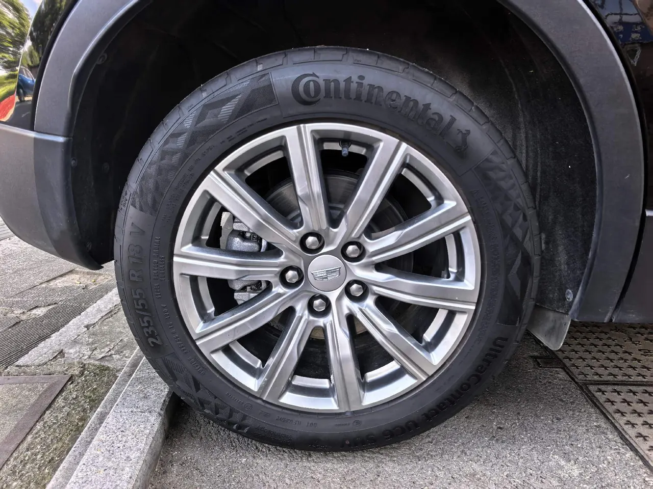 Cadillac 2022 XT4 48V 2.0T 28T two-wheel drive distinguished automatic gear 12