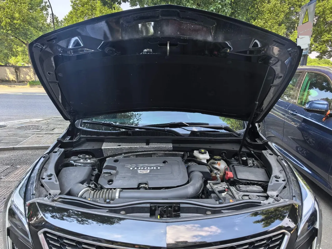 Cadillac 2022 XT4 48V 2.0T 28T two-wheel drive distinguished automatic gear 5