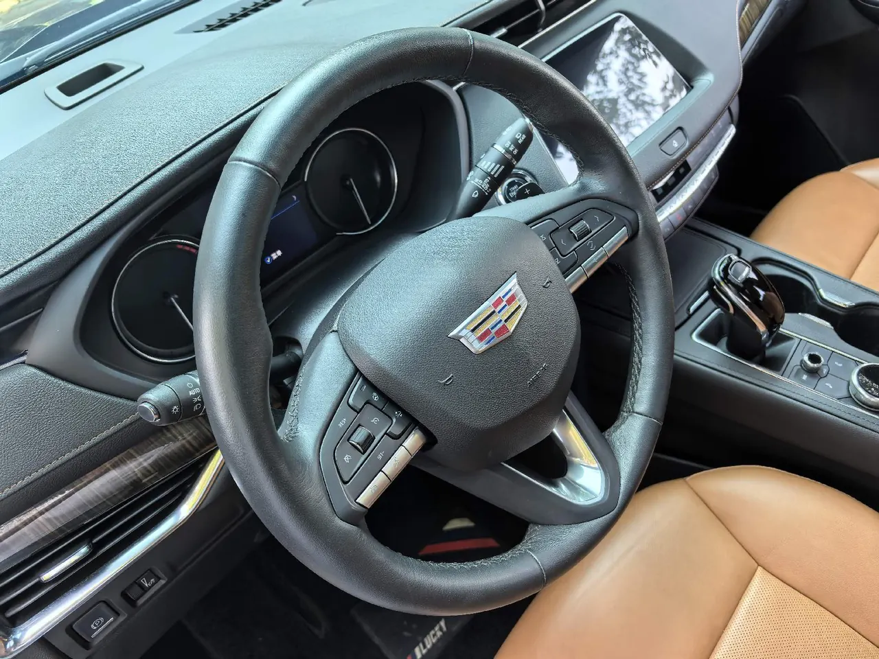 Cadillac 2022 XT4 48V 2.0T 28T two-wheel drive distinguished automatic gear 6
