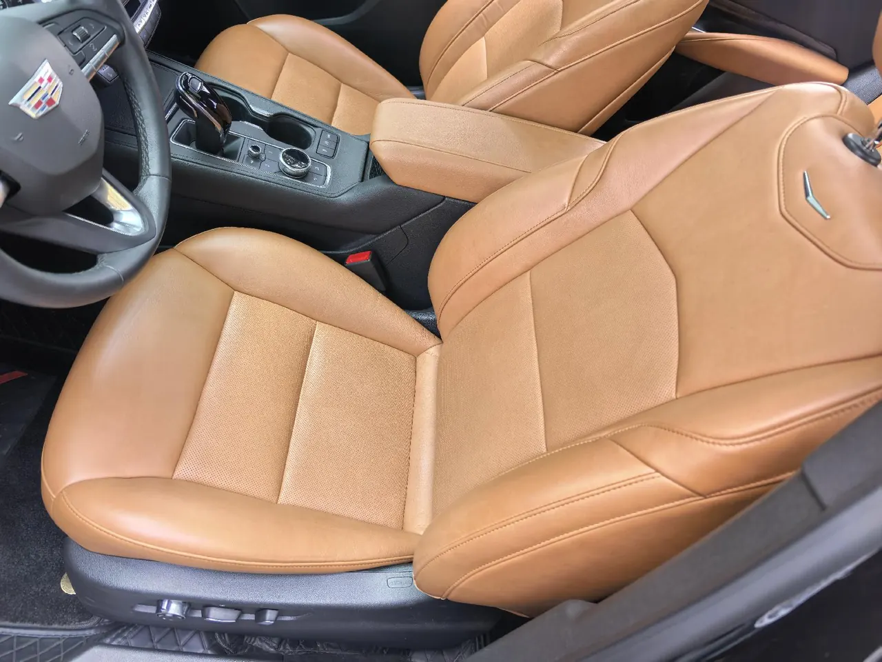 Cadillac 2022 XT4 48V 2.0T 28T two-wheel drive distinguished automatic gear 7