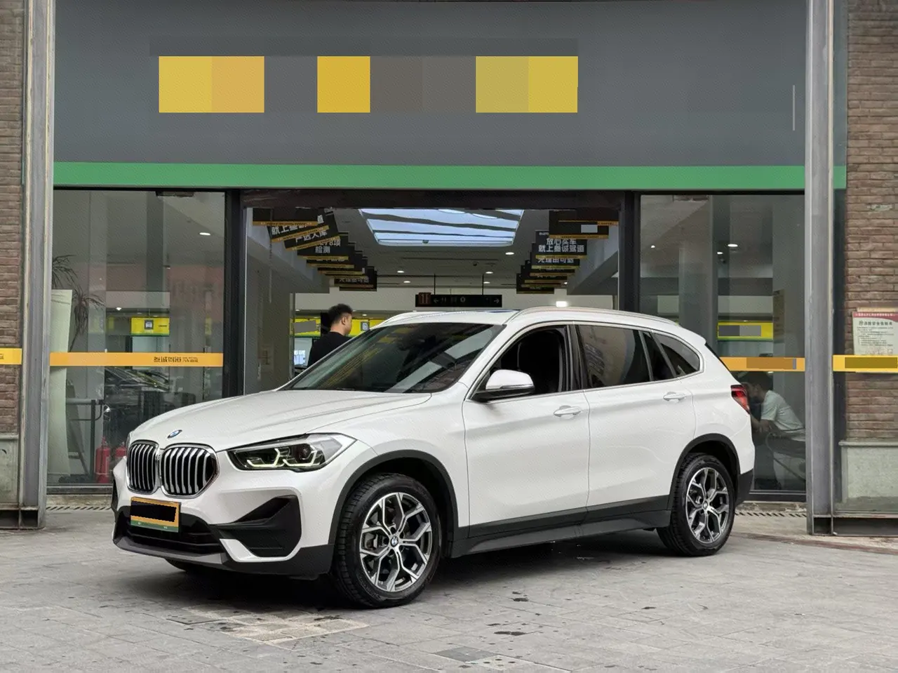 Открыть галерею: BMW 2021 X1 sDrive25Li 2.0T Leading Automatic Gear