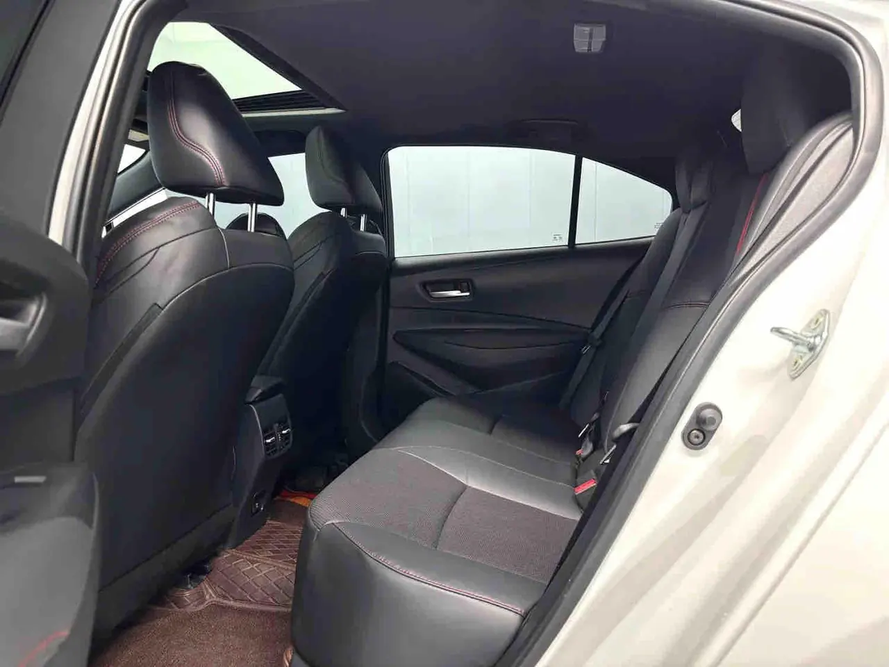 Toyota 2022 Lei Ling 1.2T Stepless 185T Sports Edition Automatic Gear 5
