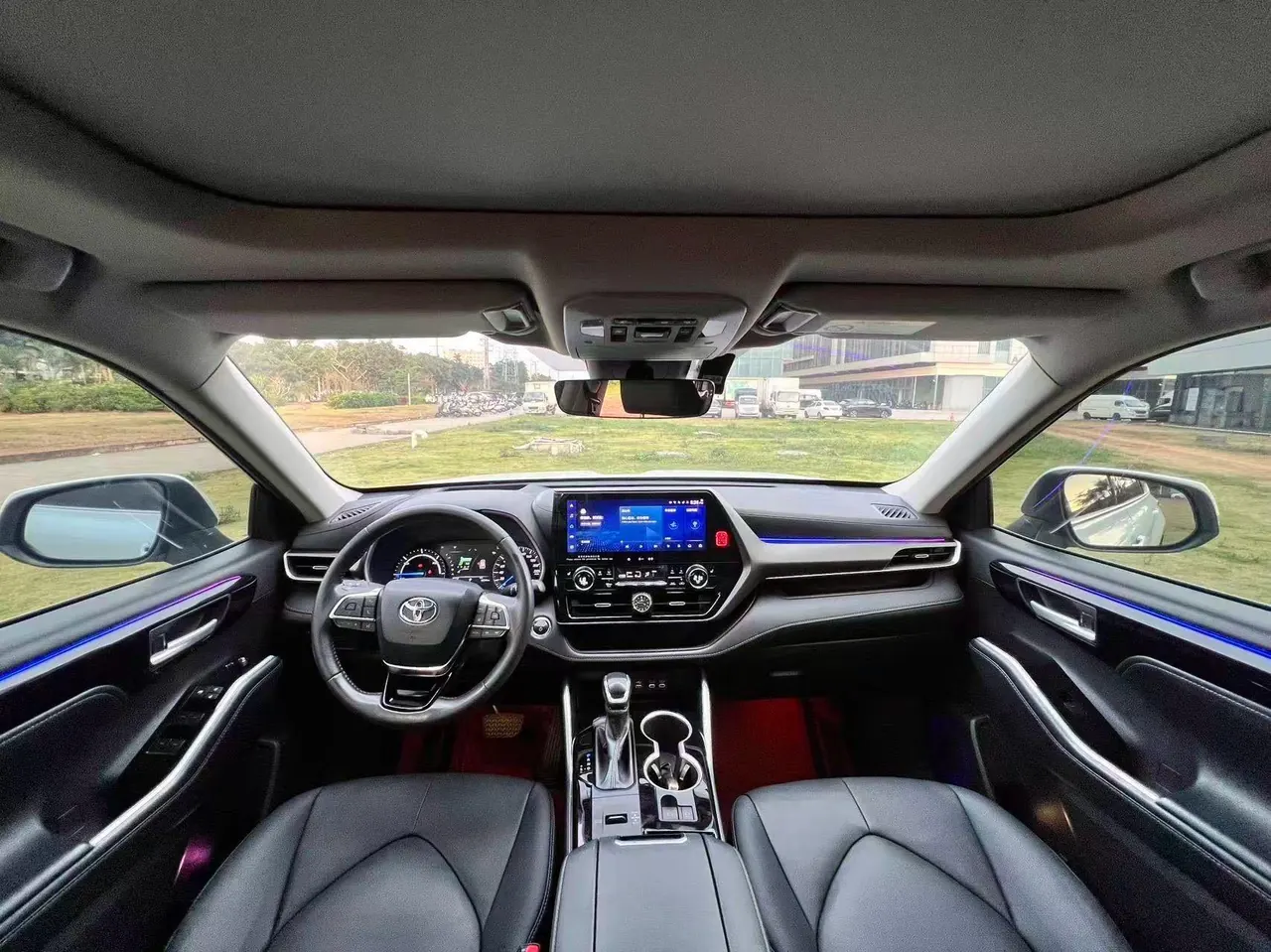 Toyota 2023 Highlander Dual Engine 2.5 Stepless Intelligent Electric Hybrid Four-wheel Drive Premium Edition 7-seat Automatic Transmission 3