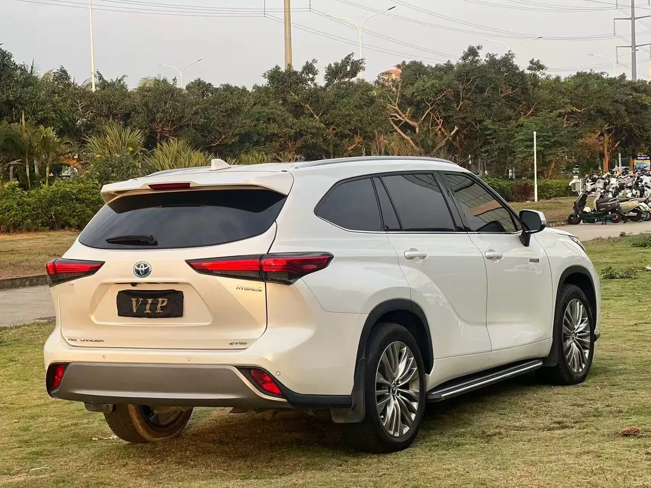 Toyota 2023 Highlander Dual Engine 2.5 Stepless Intelligent Electric Hybrid Four-wheel Drive Premium Edition 7-seat Automatic Transmission 5