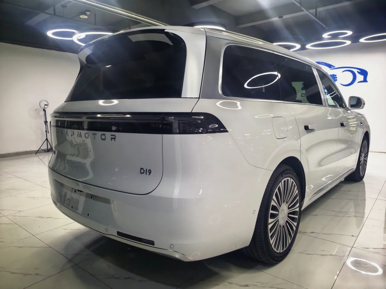 Leapmotor 2026 D 19 500 Zhizun Edition 6-seat Automatic Gear 13