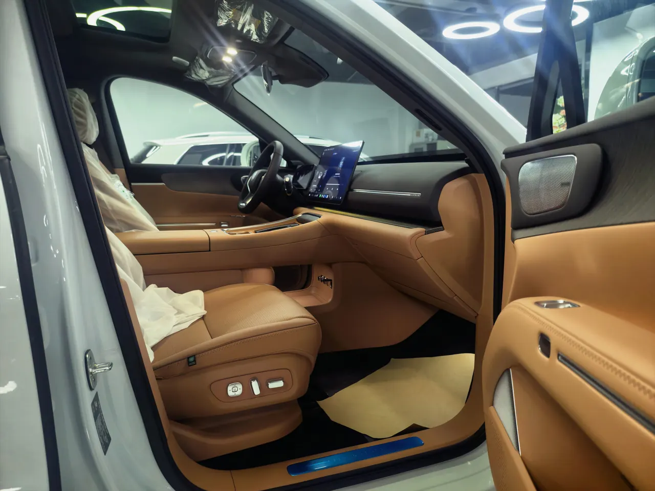 Leapmotor 2026 D 19 500 Zhizun Edition 6-seat Automatic Gear 17