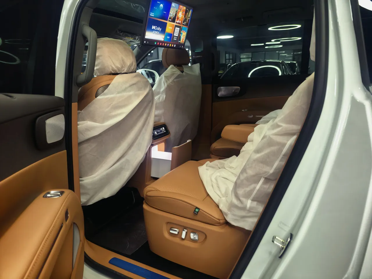 Leapmotor 2026 D 19 500 Zhizun Edition 6-seat Automatic Gear 3