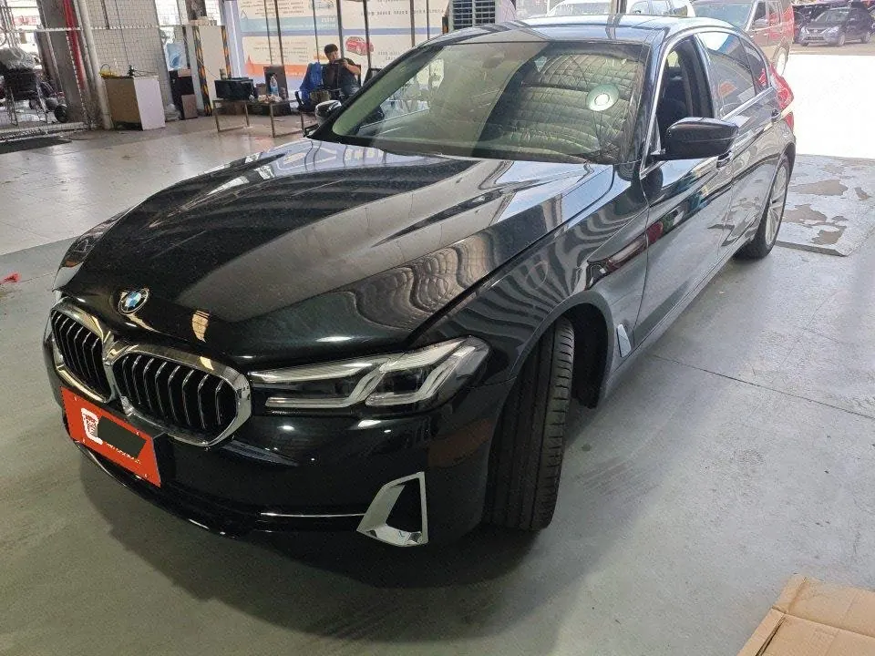 Открыть галерею: BMW 5 Series 2022 525Li 2.0T Luxury Suit (Modified) Automatic Gear