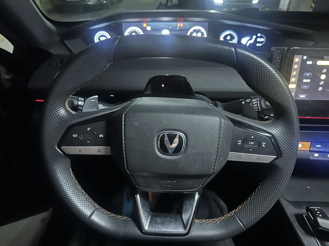 ChangAn 2022 UNI-V 1.5T honorable automatic gear 6