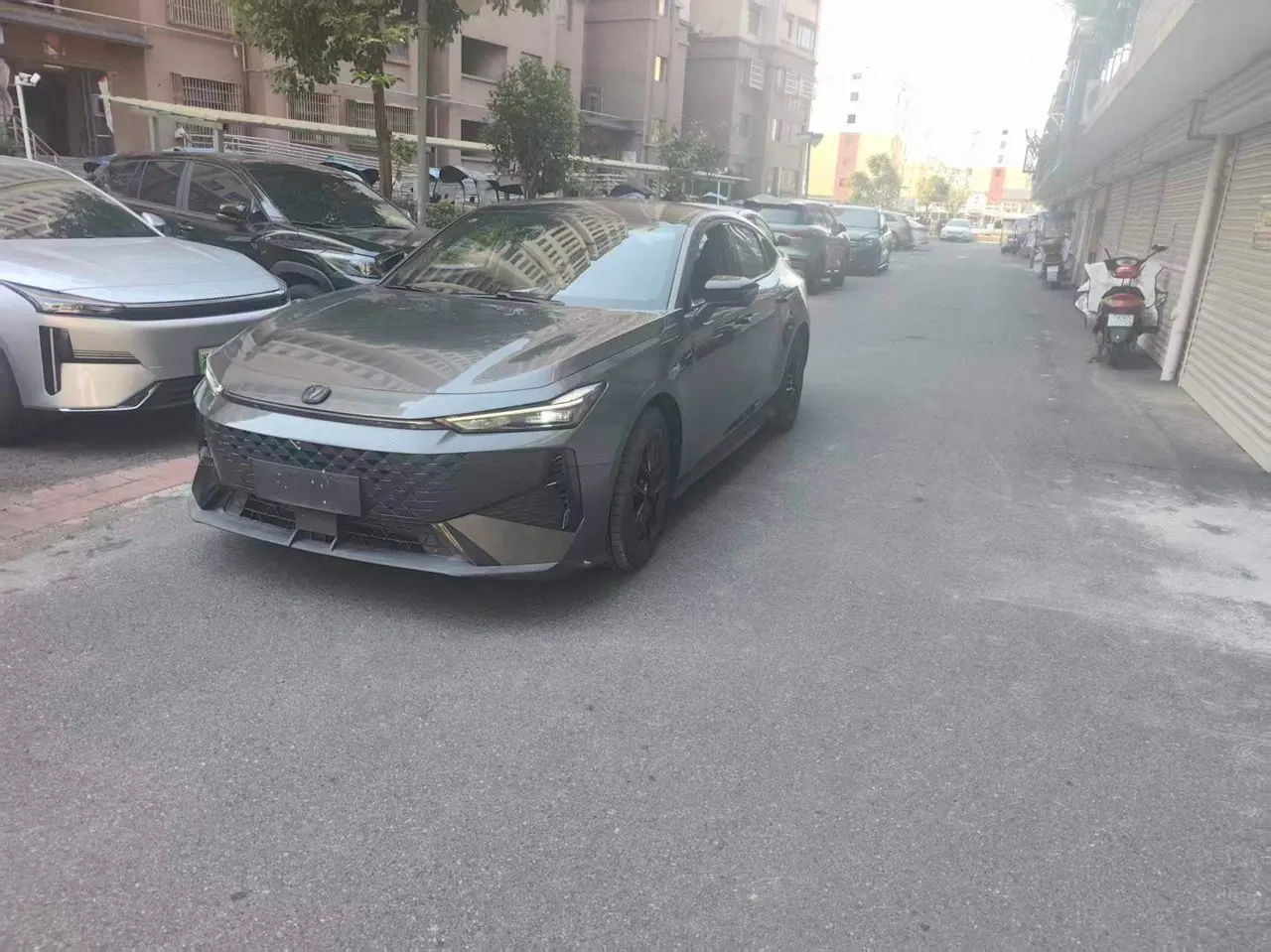 Открыть галерею: ChangAn 2023 UNI-V 1.5T Smart Pilot Automatic Gear
