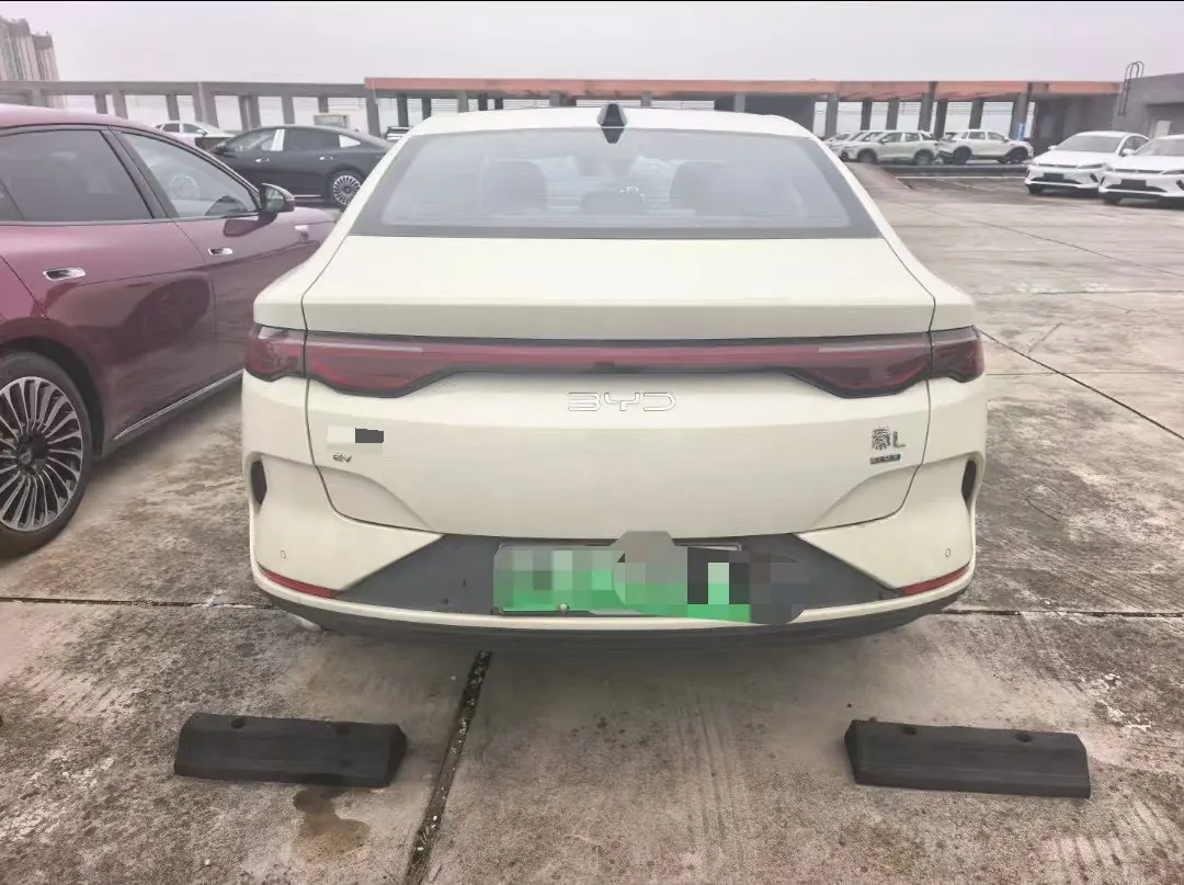 BYD 2025 Qin L EV 545KM cloud chariot type automatic gear 3