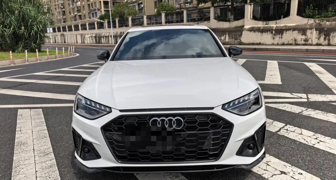 Audi 2025 A4L 2.0TFSI 40TFSI 2 million‑vehicle celebration edition, luxury sporty model, automatic transmission 2