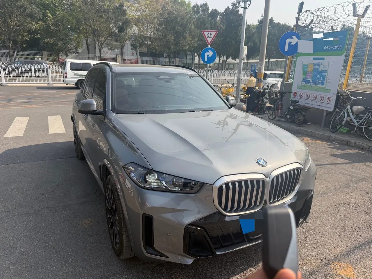 BMW 2023 X5 xDrive40Li 48V 3.0T M sports obsidian night suit automatic gear 2