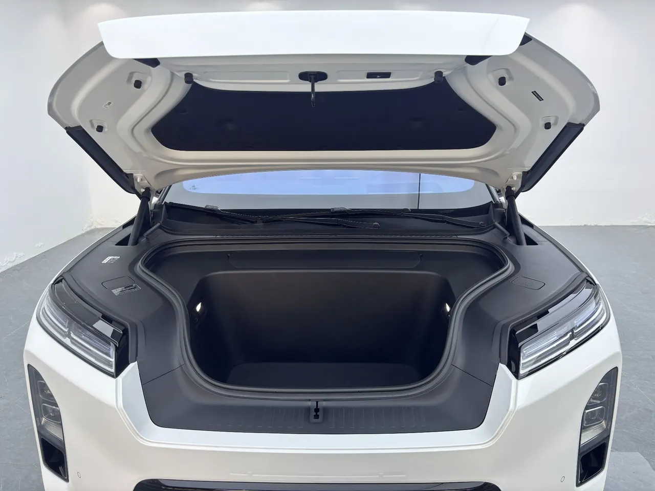 NIO 2026 ES8 6-seat executive deluxe automatic gear 4