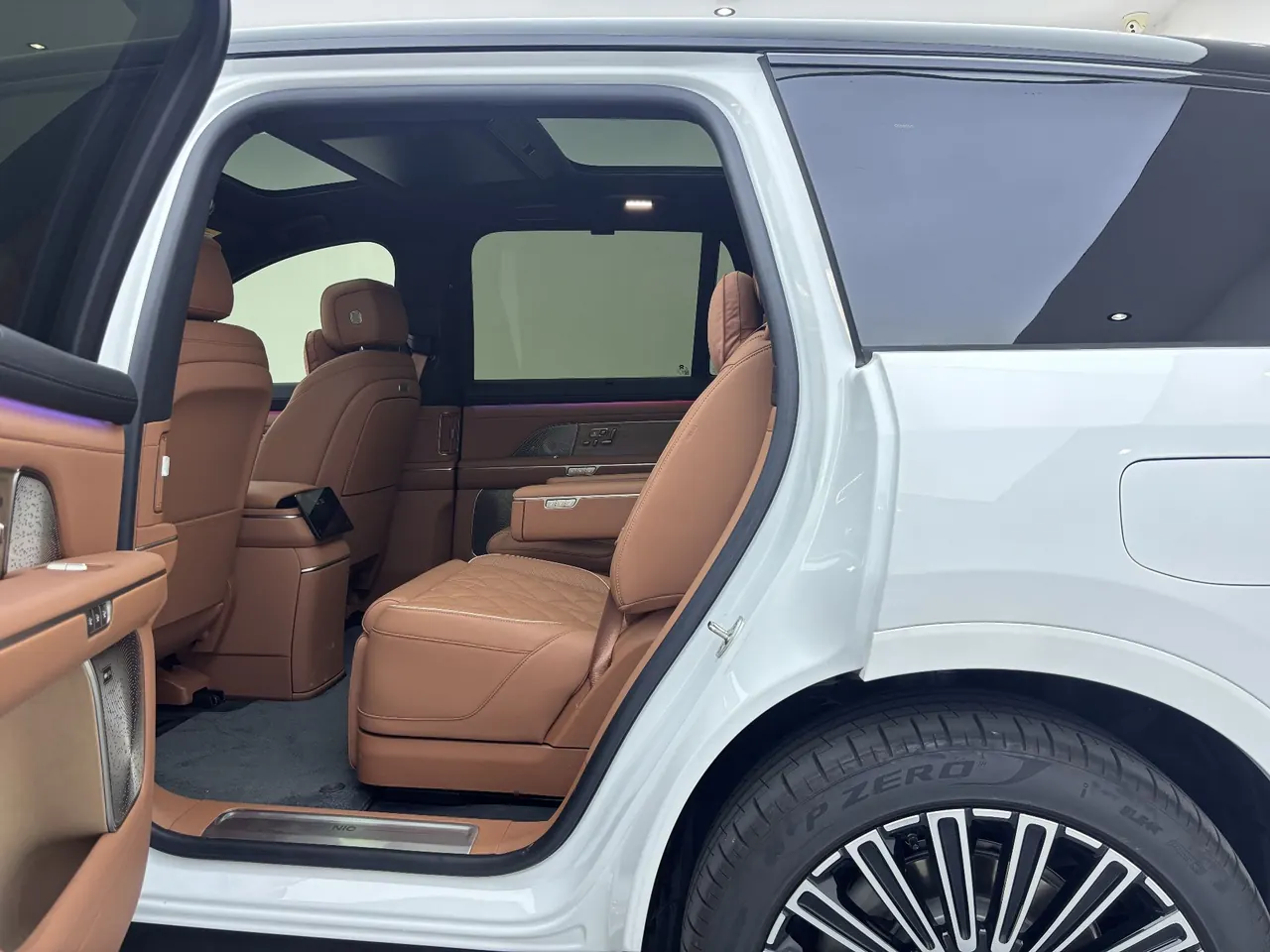 NIO 2026 ES8 6-seat executive deluxe automatic gear 7