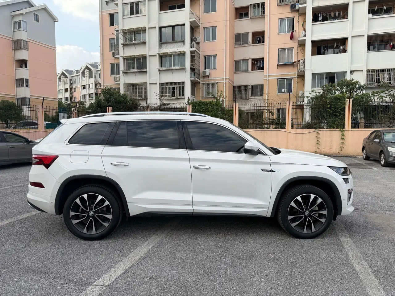 Skoda 2023 Kodiak 2.0TSI TSI 16500.00g Luxury Edition 5 (Modified) Automatic Gear 3