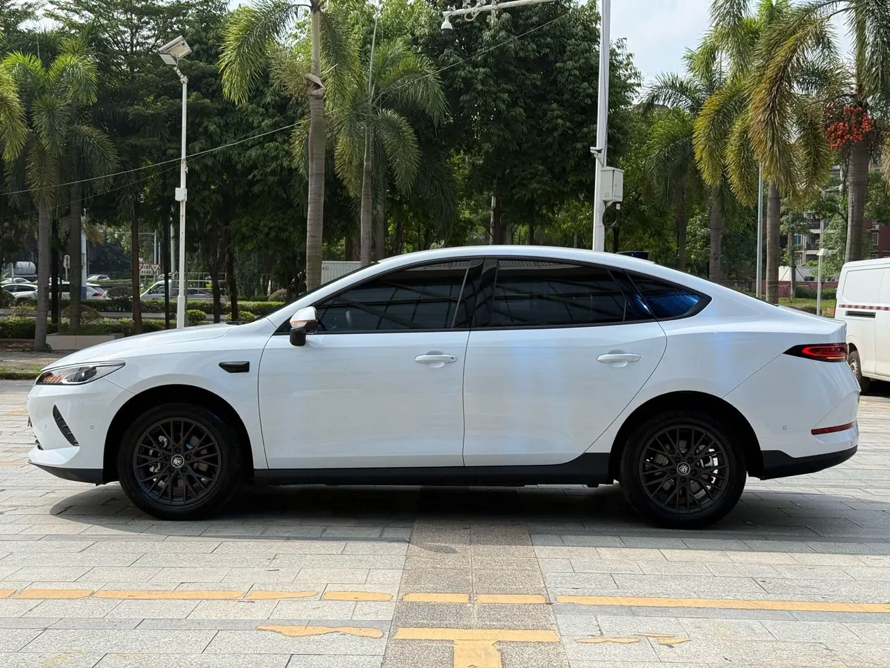 BYD 2025 Qin PLUS EV Smart Driving Edition 420KM Leading Automatic Gear 2