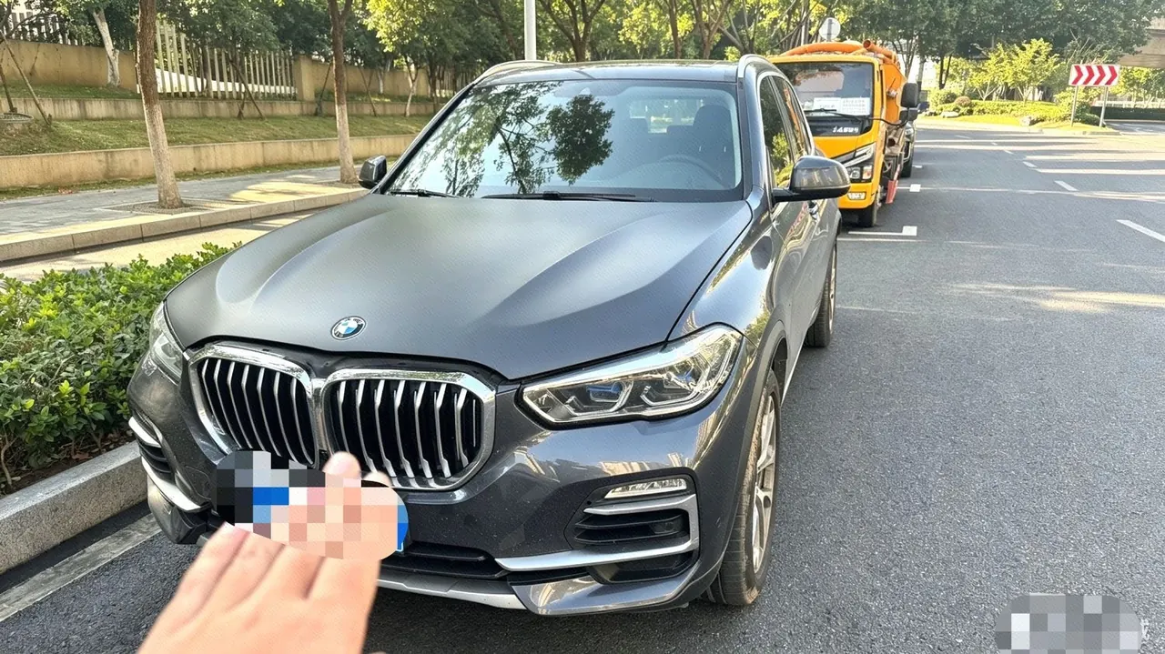 Открыть галерею: BMW X5 (Imported) 2020 X5 xDrive30i 2.0T X Design Set Automatic Gear