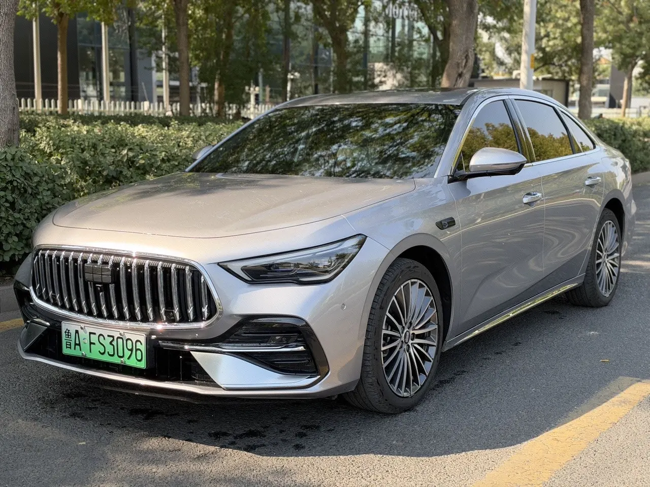 Geely Galaxy 2026 star shine 7 EM-i 1.5 220km four-wheel drive star shine version automatic gear - View 1