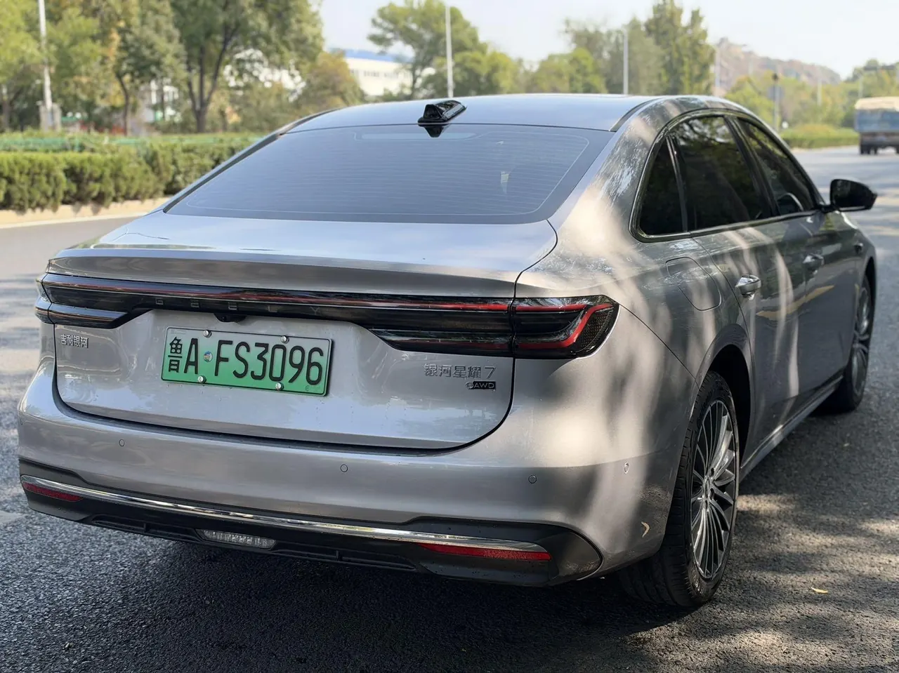 Geely Galaxy 2026 star shine 7 EM-i 1.5 220km four-wheel drive star shine version automatic gear 3