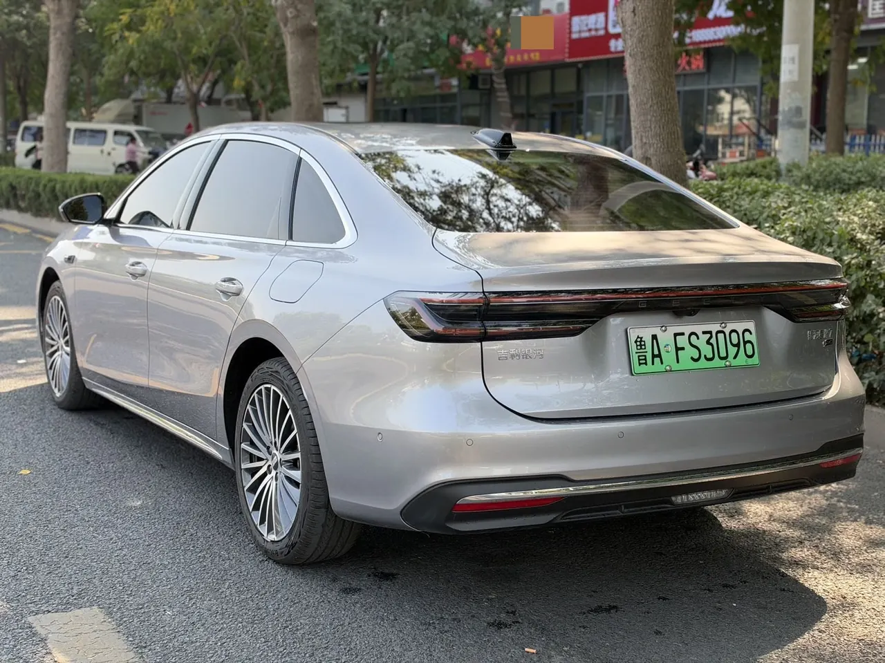 Geely Galaxy 2026 star shine 7 EM-i 1.5 220km four-wheel drive star shine version automatic gear 4