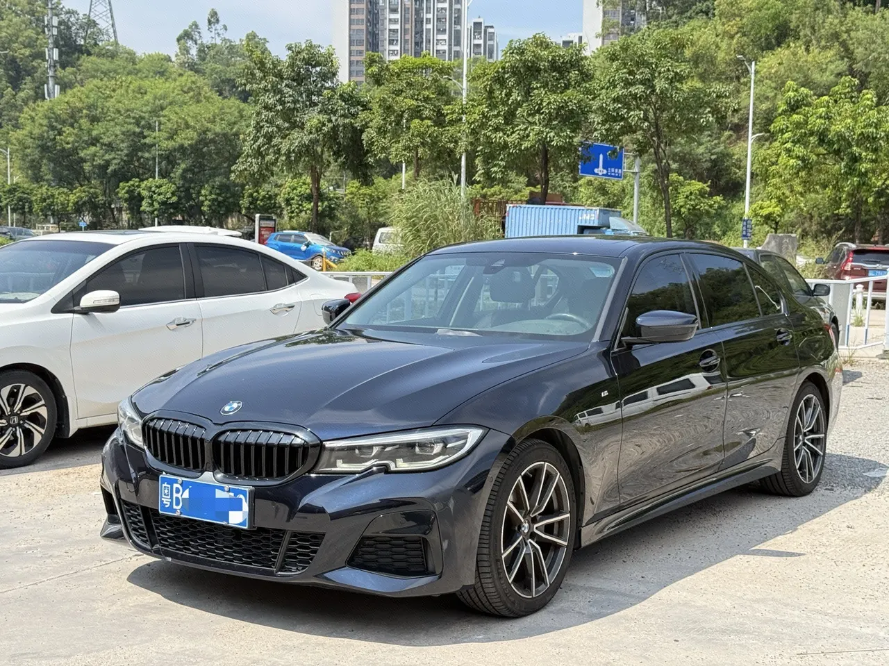 Открыть галерею: BMW 3 Series 2020 325Li 2.0T M Sports Suit Automatic Gear