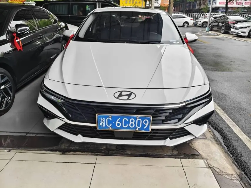 Hyundai 2023 Elantra -3-compartment 1.5 stepless LUX premium automatic gear 2