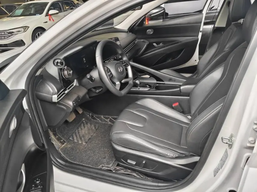 Hyundai 2023 Elantra -3-compartment 1.5 stepless LUX premium automatic gear 3