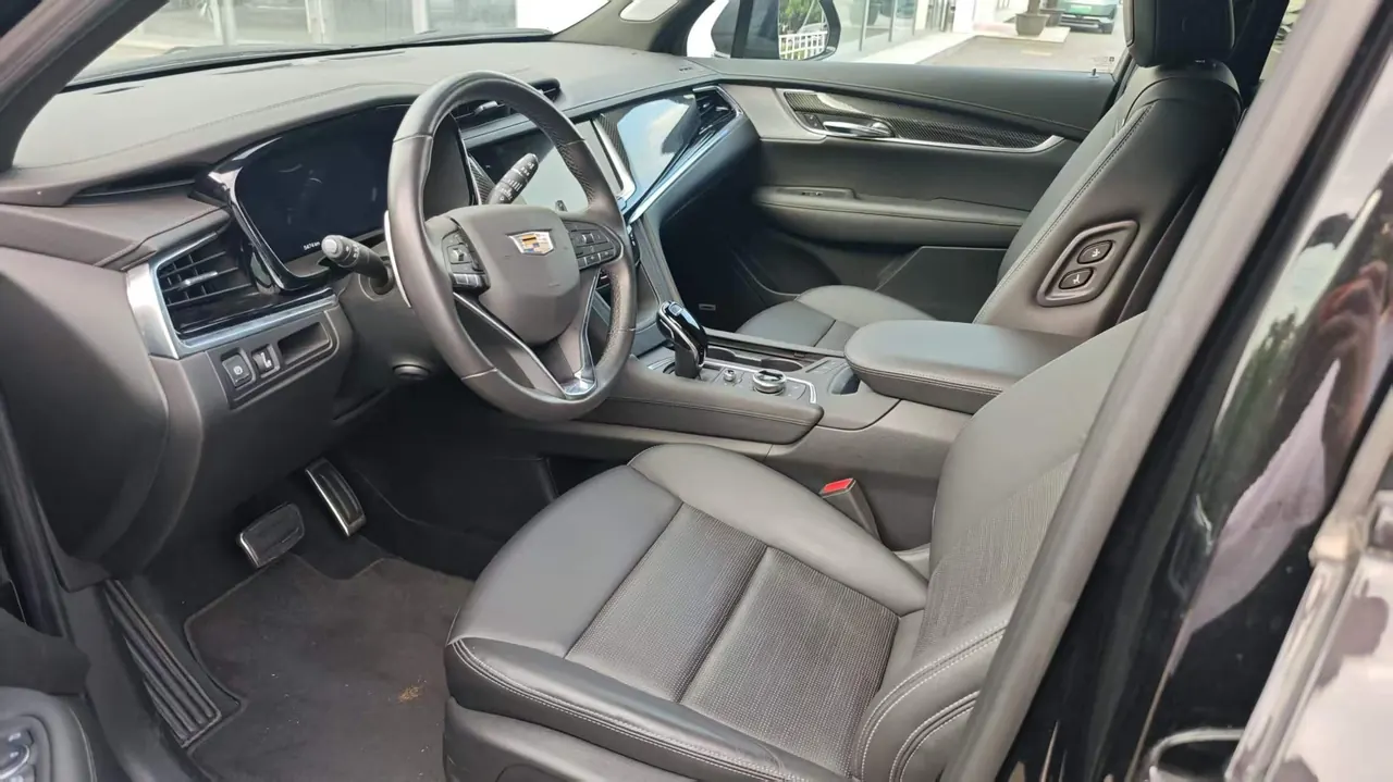 Cadillac 2025 XT6 48V 2.0T 6 4-wheel drive distinguished administrative black standard automatic gear 2