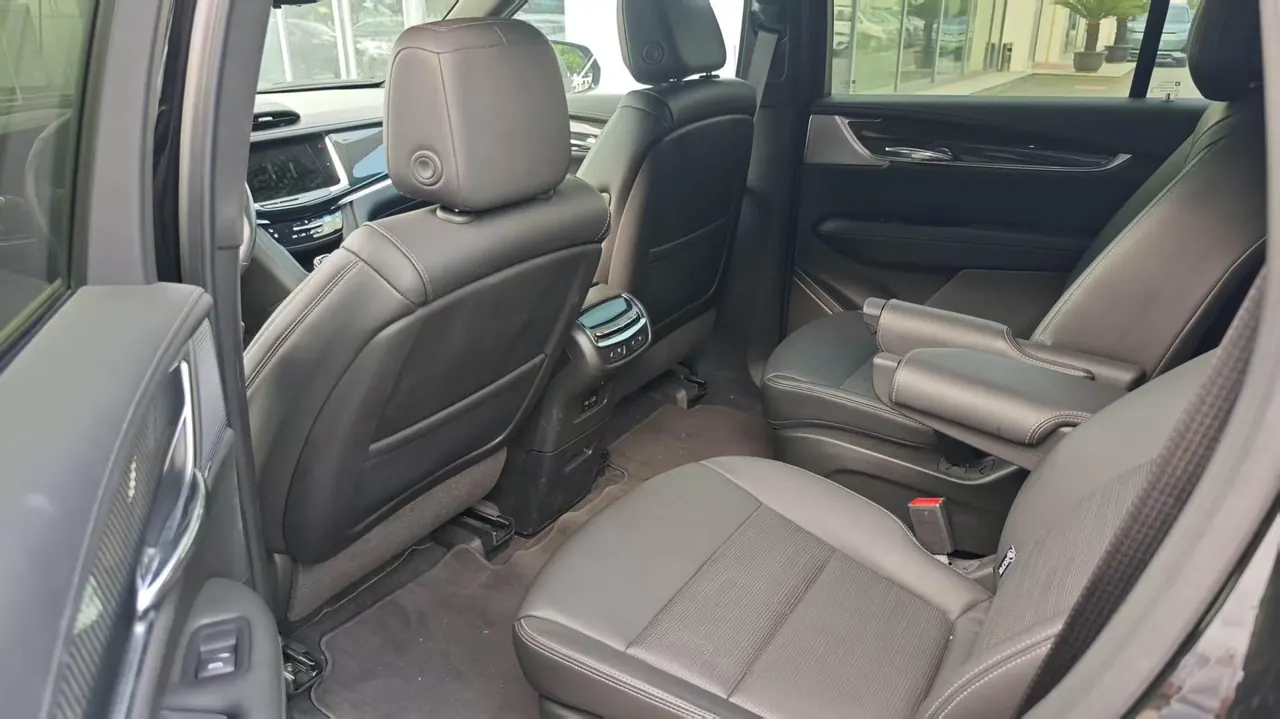 Cadillac 2025 XT6 48V 2.0T 6 4-wheel drive distinguished administrative black standard automatic gear 3