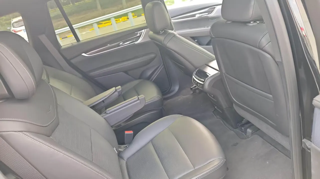 Cadillac 2025 XT6 48V 2.0T 6 4-wheel drive distinguished administrative black standard automatic gear 4