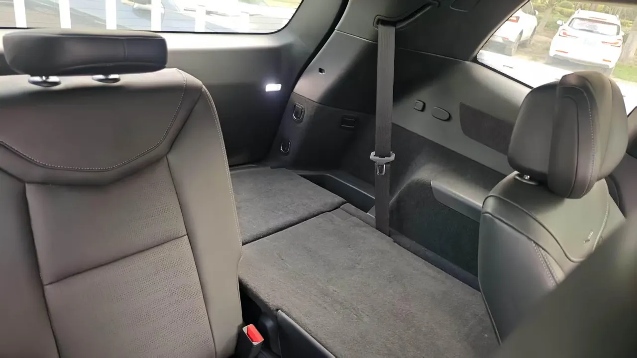 Cadillac 2025 XT6 48V 2.0T 6 4-wheel drive distinguished administrative black standard automatic gear 5