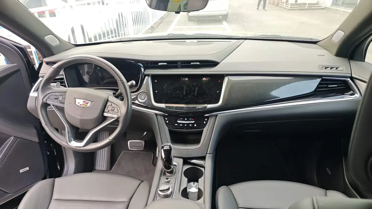 Cadillac 2025 XT6 48V 2.0T 6 4-wheel drive distinguished administrative black standard automatic gear 6